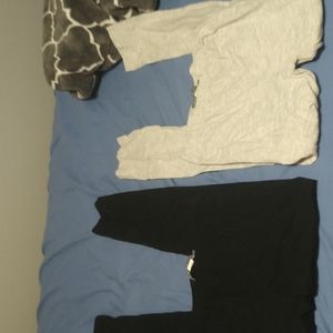 2 pairs of grey and black leggings never worn got 2 sizes too small